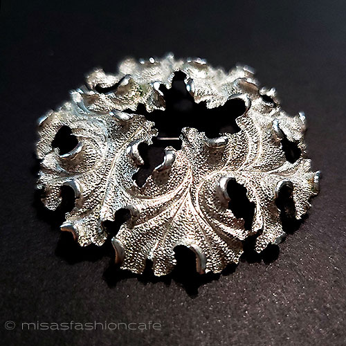 （画像用） Trifari　 トリファリ 銀葉リース　ブローチ