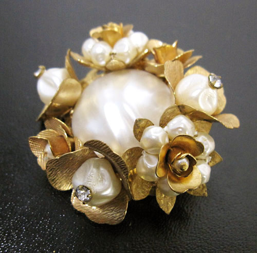 （画像用） バロックパール お花ブーケ　ブローチ