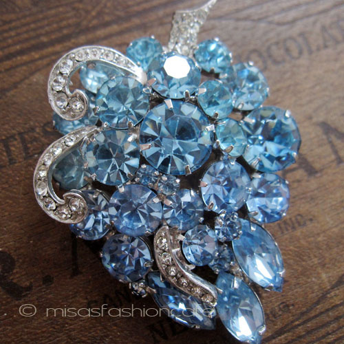 （画像用） Weiss　葡萄　ブローチ