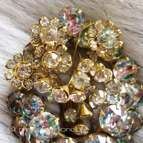 （画像用） アイリス ガラス 花ブローチ