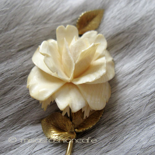 （画像用） 象牙アイボリー 12K ローズ　ブローチ