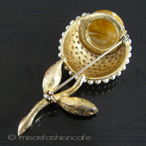 （画像用） WEISS 花ブローチ