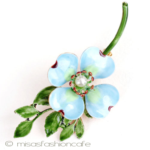 （画像用） Original By Robert　 ハナミズキの花ブローチ