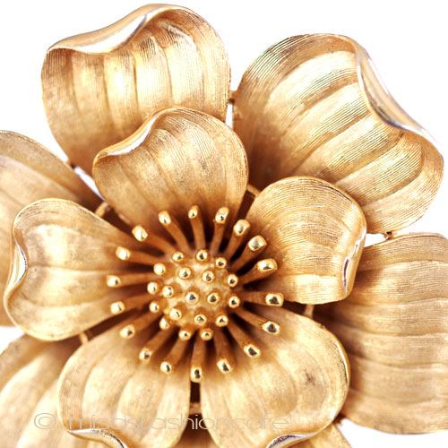 （画像用） Trifari　 トリファリ フラワーブローチ