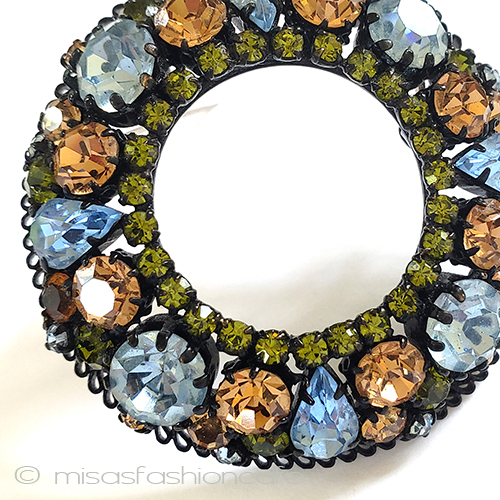 （画像用） Ａｕｓｔｒｉａオーストリア製 クリスタル・リース　ブローチ