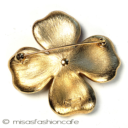 （画像用） Trifari　 トリファリ ハナミズキのお花ブローチ