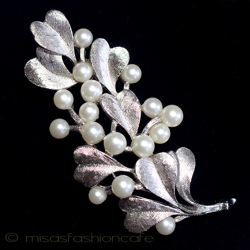 （画像用） Trifari　 トリファリ パール銀葉ブローチ