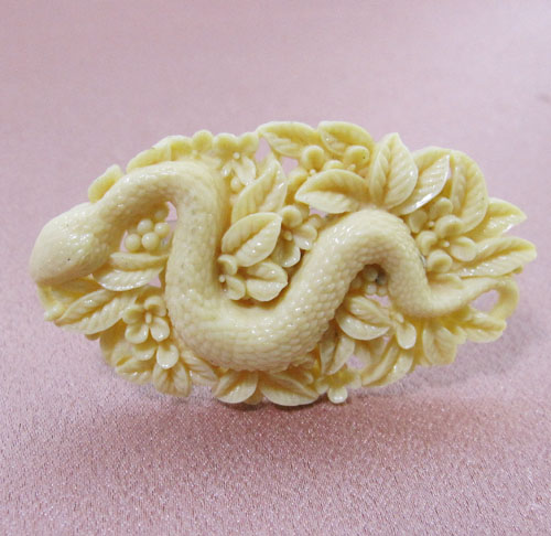 （画像用） 蛇と花畑　ブローチ