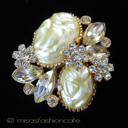 （画像用） バロックパール花ブローチ