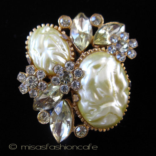 （画像用） バロックパール花ブローチ
