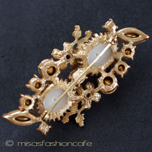 （画像用） バロックパール花ブローチ