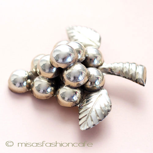 （画像用） スターリングシルバー 銀製　葡萄　ブローチ