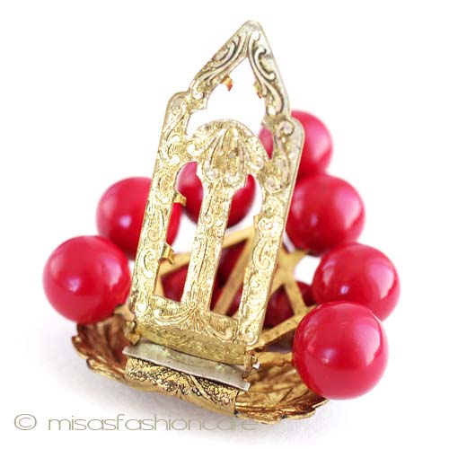 （画像用） 赤い葡萄　ブローチ