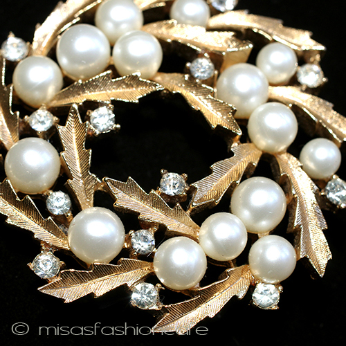 （画像用） Ｔｒｉｆａｒｉ　 トリファリ ヒイラギリース　ブローチ