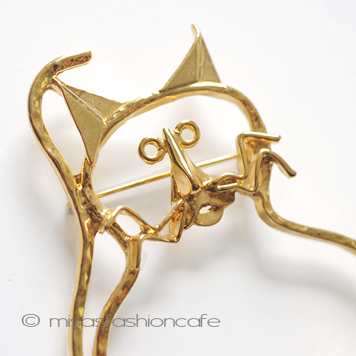 （画像用） 大きな猫ねこ　ブローチ