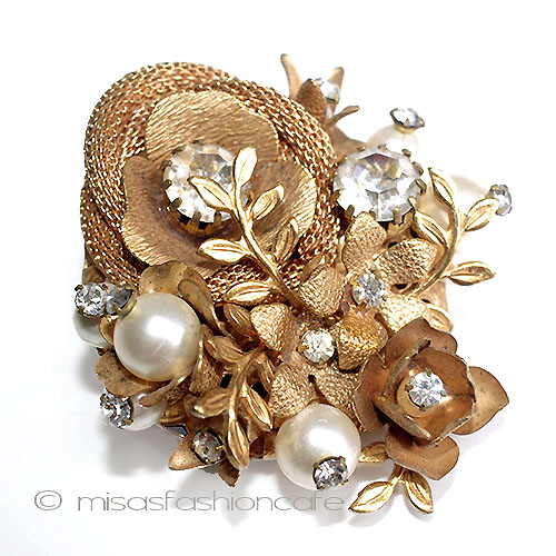 （画像用） お花ブーケ　ブローチ