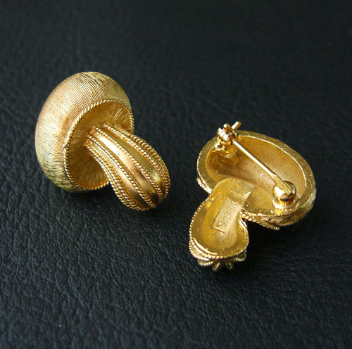 （画像用） クラウンTrifari　 きのこブローチセット