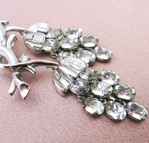 （画像用） クラウンTrifari　 葡萄　ブローチ