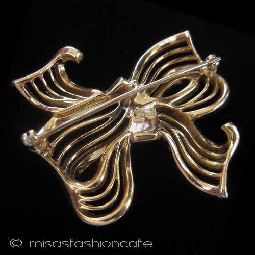 （画像用） クラウントリファリ　 Trifariリボンブローチ