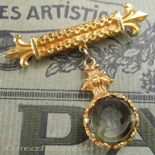 （画像用） ガラスカメオ　ブローチ