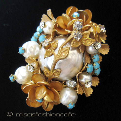 （画像用） バロックパール花ブローチ