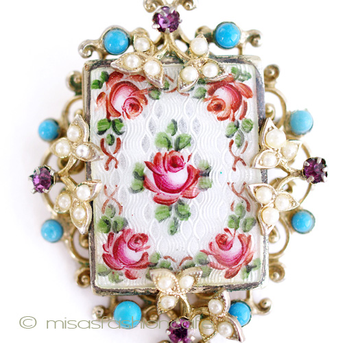 （画像用） ＣＯＲＯ タッセルブローチ ヴィクトリアン・ローズ