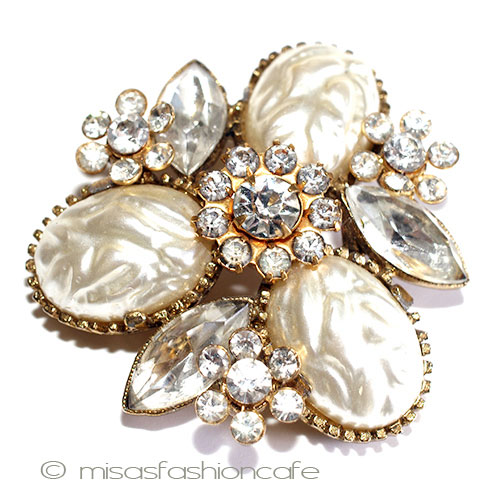 （画像用） ビジューのお花ブローチ ガラス・バロックパール