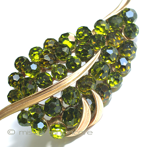 （画像用） Ｔｒｉｆａｒｉ　 トリファリ クリスタル　ブローチ