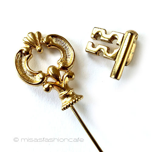 （画像用） ビンテージジュエリー 鍵　キーブローチ