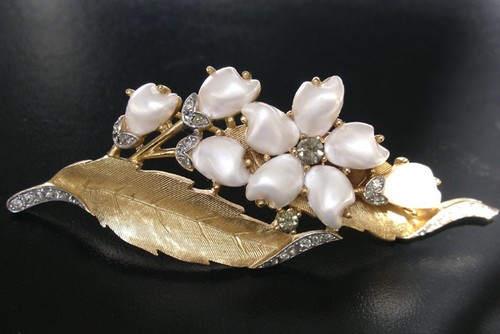 （画像用） クラウンTrifari　 パール花ブローチ