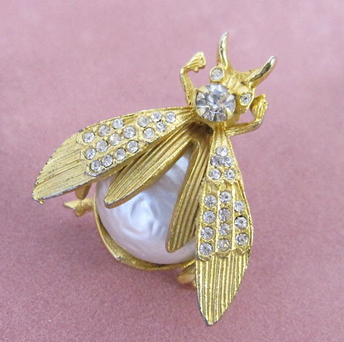 （画像用） バロックパール てんとう虫ブローチ