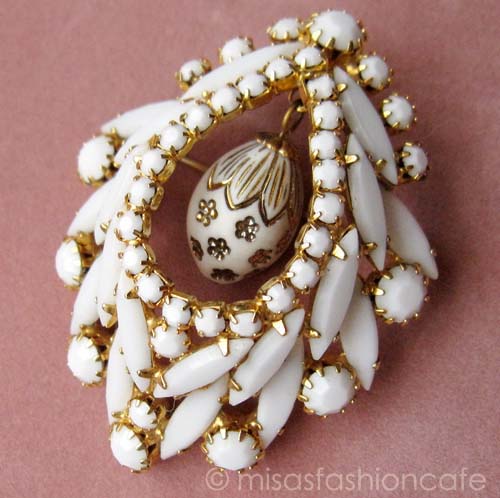 （画像用） ミルクガラス　ブローチ