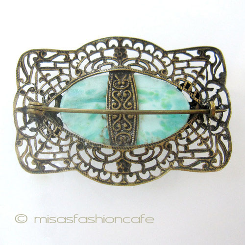 （画像用） アンティークブローチ 透かし彫りペキンガラス