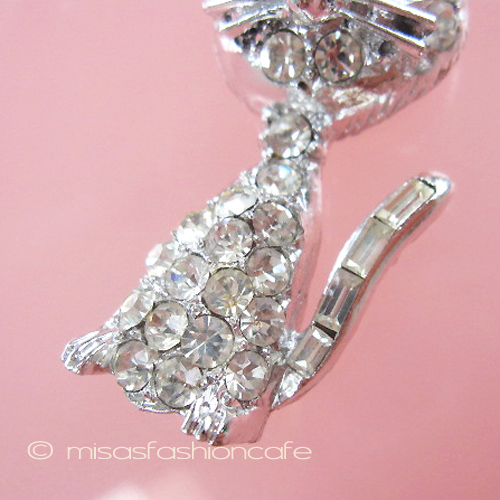 （画像用） クリスタル猫ねこブローチ