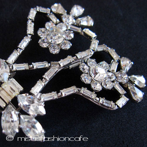 （画像用） Austria　オーストリア製 お花リボン・ブローチ