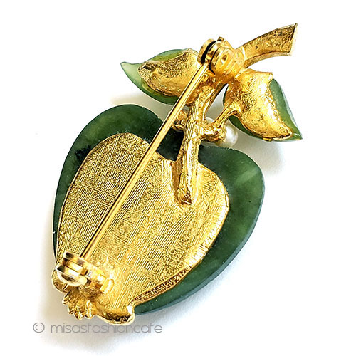 （画像用） パール・翡翠の林檎 ヴィンテージブローチ