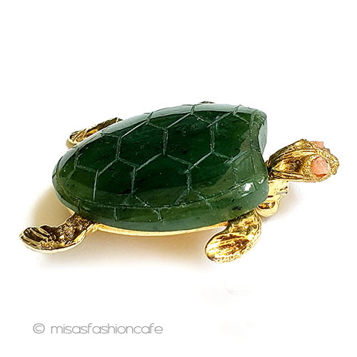 （画像用） SWOBODA　スワボダ 天然石ヒスイ珊瑚のカメ
