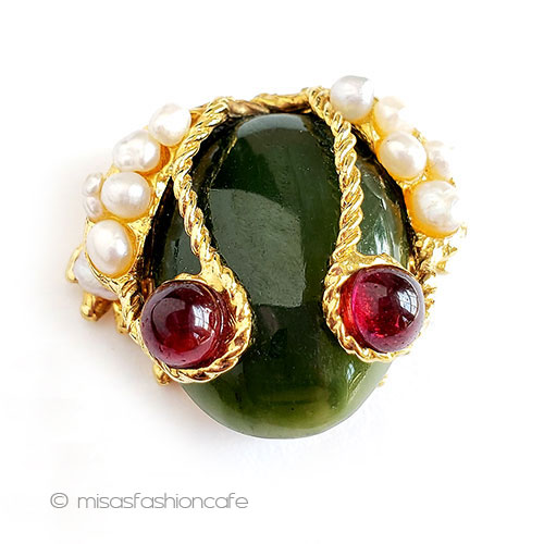 （画像用） SWOBODA　天然石の蛙 真珠ルビー翡翠のブローチ