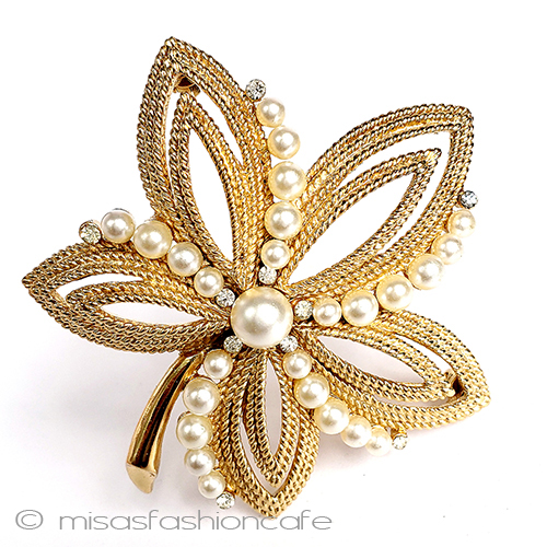 （画像用） Trifari　 トリファリ パールの花　ブローチ