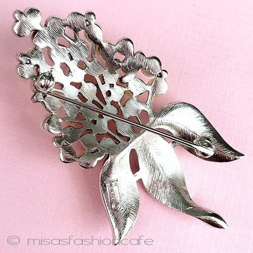 （画像用） Trifari　 トリファリ パール紫陽花ブローチ