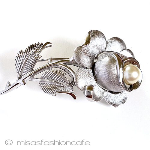 （画像用） Trifari　 トリファリ パール薔薇の花ブローチ