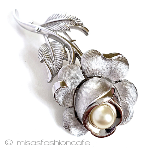 （画像用） Trifari　 トリファリ パール薔薇の花ブローチ