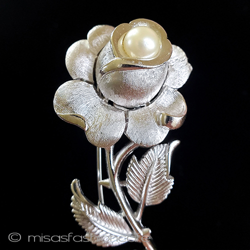 （画像用） Trifari　 トリファリ パール薔薇の花ブローチ