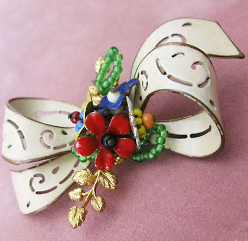 （画像用） Coroコロ・ペガサス お花りぼんブローチ