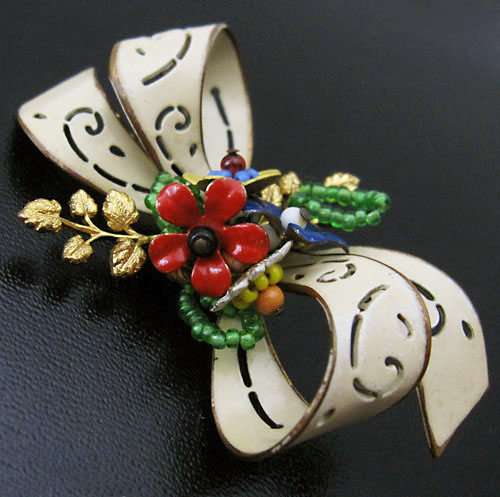 （画像用） Coroコロ・ペガサス お花りぼんブローチ