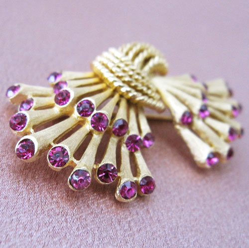 （画像用） クラウンTrifariブローチ