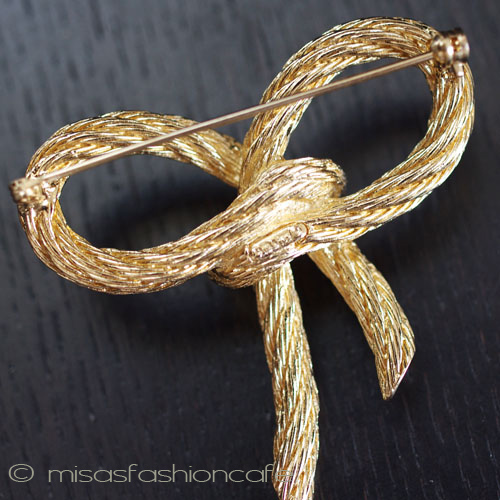 （画像用） クリスチャンディオール リボン　ブローチ