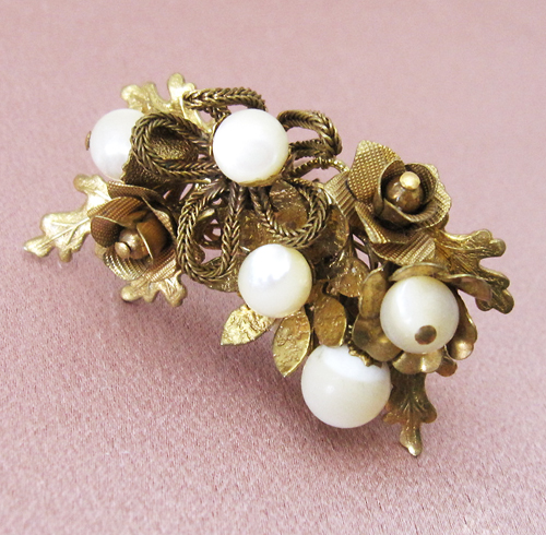 （画像用） 天然マザーオブパール お花ブーケ　ブローチ