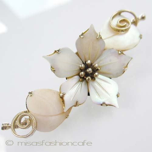 （画像用） 天然MOパール花ブローチ