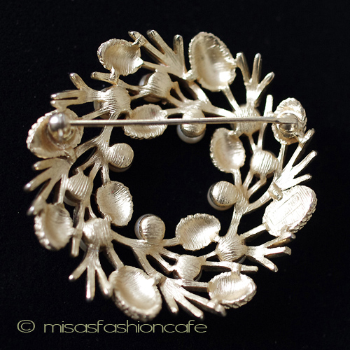 （画像用） Trifari　トリファリ 松ぼっくり　ブローチ　